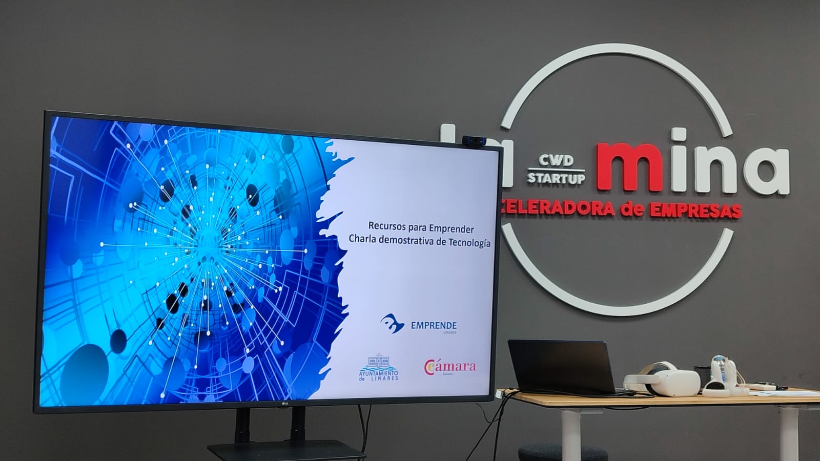 Showroom tecnológico y digital. La Mina.